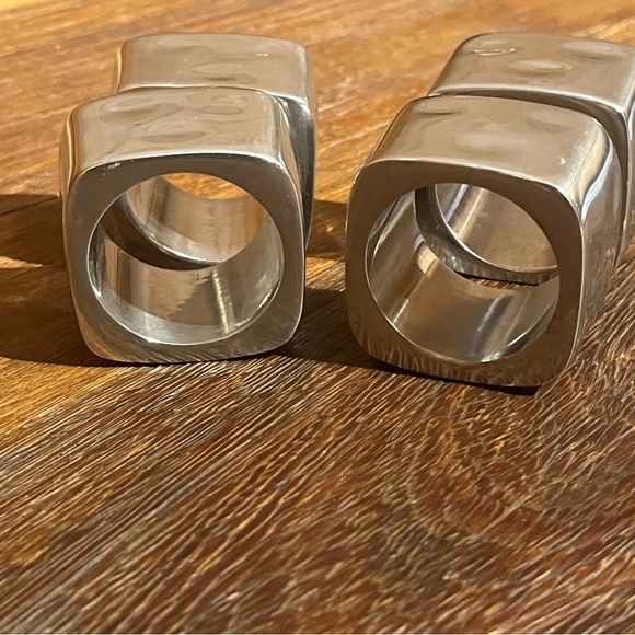 Set of 4 Modern Hammered Heavy Square Silver / Aluminum Napkin Rings Holders - Picture 5 of 9